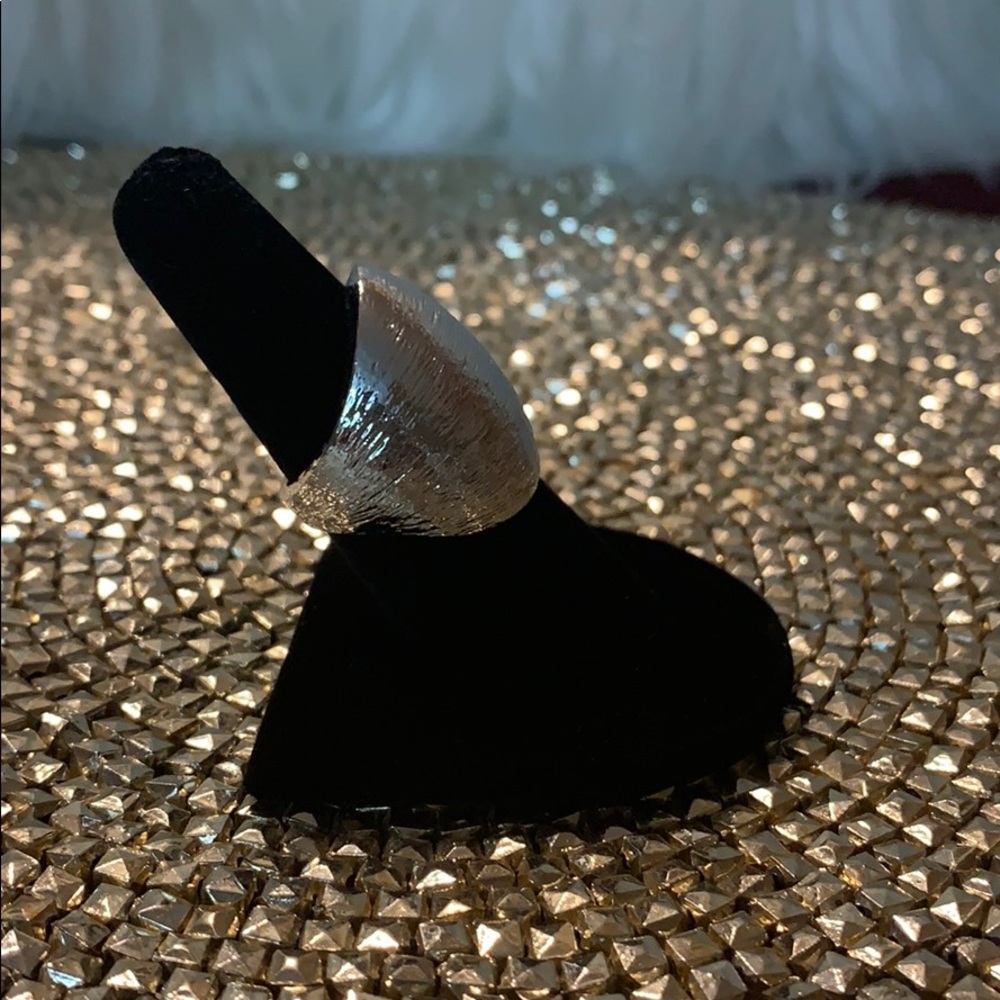 Silver ring with textured surface - Picture 3 of 4